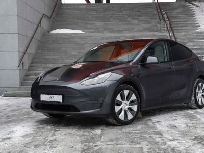 Tesla Model Y Long Range / Autopilot / Hengerfeste / S+V