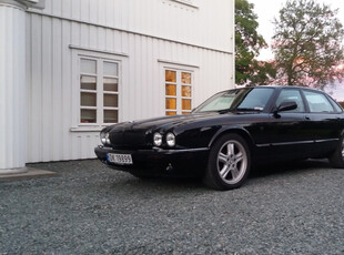 Jaguar XJ XJ8 EXECUTIVE 3,2