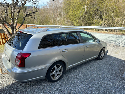 Toyota Avensis AVENSIS 2.2-177 D