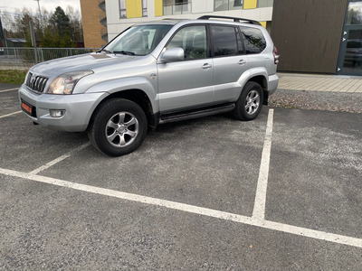 Toyota Land Cruiser FIN KM. PEN HOLDT GX UTG. PÅ KOSTET SKINN AUTO 8 SETER