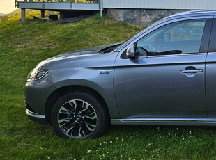 Mitsubishi Outlander Instyle+ 2,0 202hk (K)