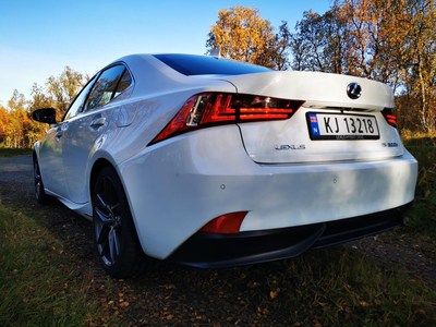 Lexus IS 300H F-Sport S+