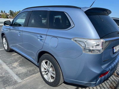 Mitsubishi Outlander OUTLANDER PHEV 2.0-121 4WD