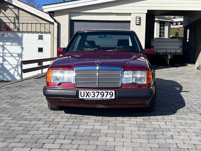 Mercedes-Benz E-Klasse 230 E 2.3-132