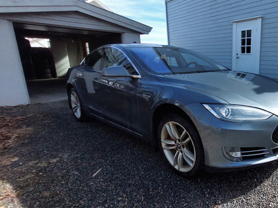 Tesla Model S 85P Performance