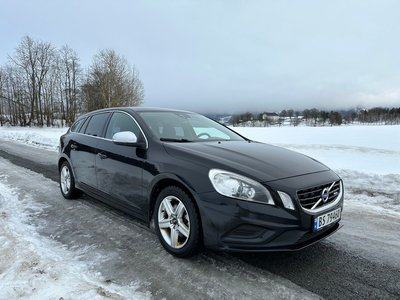 Volvo V60 R-DESIGN / SKINN / BI-XENON / NAVI / NYLIG EU & SERVICE