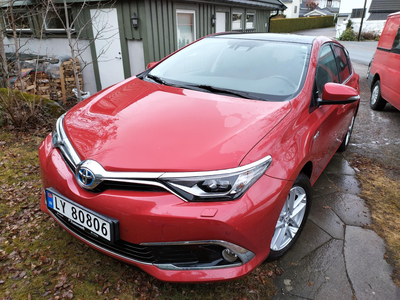 Toyota Auris 1,8 Hybrid E-CVT Executive