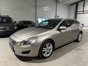 Volvo V60 215hk 4x4 Sorte skinnseter|Hengerfeste|Webasto|Dab+