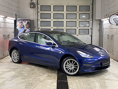 Tesla Model 3 LongRange/4X4/360Kamera/Autopilot/Premium/18