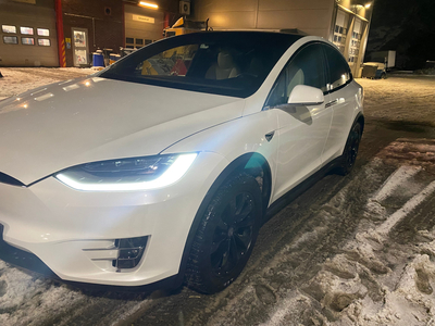 Tesla Model X Long Range 6-s