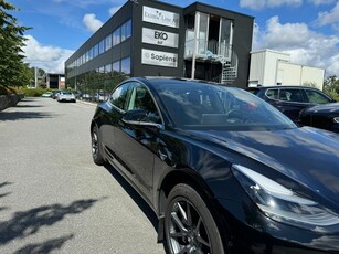 Tesla Model 3 SR+ EN EIER AUTOPILOT PANORAMA PREMIUM INTERIØR & LYD