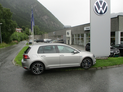 2016 Volkswagen Golf GTE 5d gte