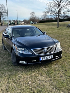 Lexus LS 600h - Diamantblå - Tidligere ambassadebil fra