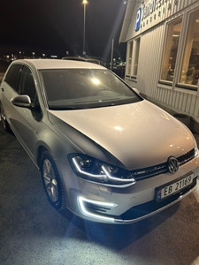 Volkswagen Golf Exclusive KAMP 136HK Garanti Ryggekam NAVI Dynamisk led