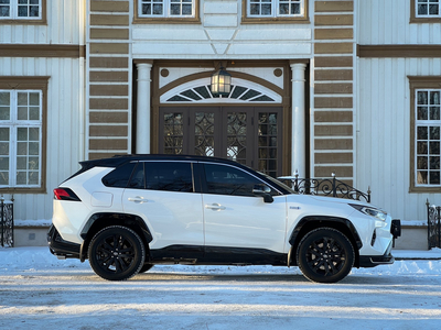 Toyota RAV4 | AWD | Executive | Skinn | Navi | Krok | Ekstralys