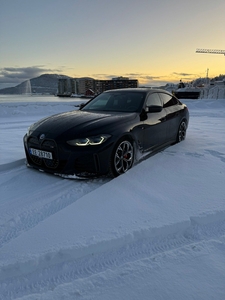 BMW i4 M50 Supercharged/Carbon/Soltak/Skinn/H.feste/senket+++Norsk