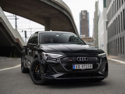 Audi e-tron 55/2xS-Line/Pano/B&O/Virtual Mirrors/HUD/360Kamera/22