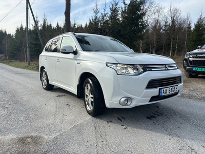 Mitsubishi Outlander OUTLANDER PHEV INSTYLE+/4x4/EU-OK