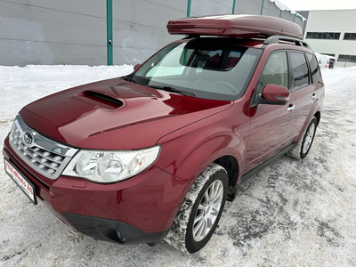 Subaru Forester 2.0 147 HK / 4X4 / H,feste / skin / Nvi / R-kamera /