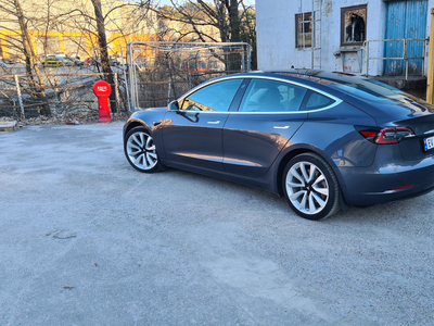 Tesla Model 3 | Long Range AWD | 560km | Premium | Nybilgaranti |