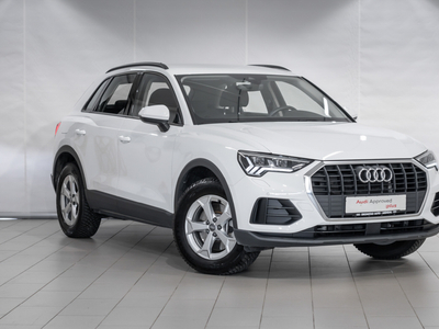 2022 Audi Q3 45 TFSI e Business