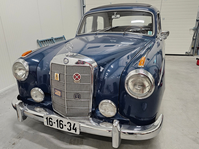 Mercedes-Benz 219 W105 - 2,2 86 HK - Skinn, soltak