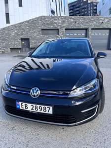 Volkswagen Golf E-GOLF Exclusive/Skinn/Active info/Acc/LAV KM