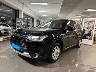 Mitsubishi Outlander 155HK SKINN NAVI R-KAMERA HENGERFESTE 4X4 GARANTI+++