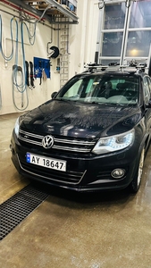 Volkswagen Tiguan 2.0-140 HK /4MOTION/R-Line/H.Feste/Navi/Skinn/1 eier/Pa