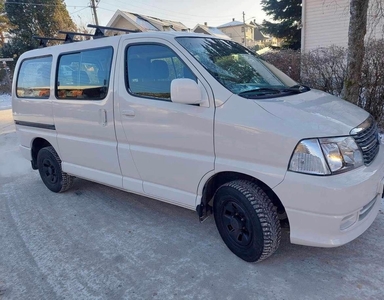 Toyota HiAce 117 HK D 4D 2,5 4WD KORT TYPE 9 SETER