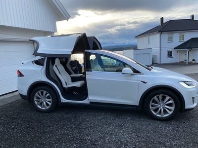 Tesla Model X 75D 4WD 6-s