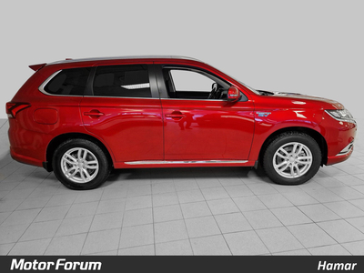 Mitsubishi Outlander Instyle 2,4 224hk Velholdt Plug in hybrid 4WD med krok.