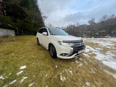 Mitsubishi Outlander OUTLANDER 2.0-121 4WD