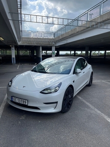 Tesla Model 3 Performance, strøken, damekjørt