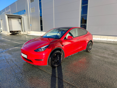 Tesla Model Y Long Range AWD / Parkeringssesorer / 20