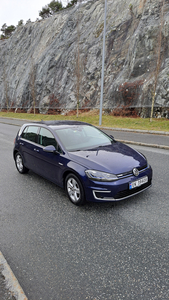 Volkswagen Golf E-GOLF 100KW | 300KM