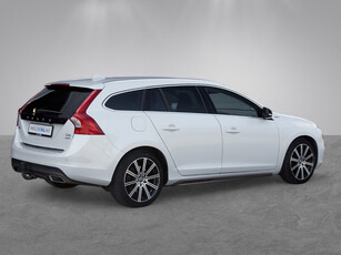 Volvo V60 4x4/Plug in Hybrid/R-design/Summum/1800 Kg krok/Skinn