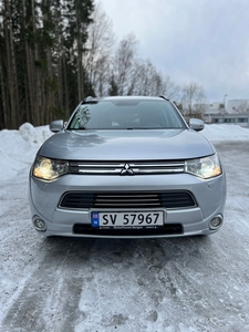 Mitsubishi Outlander PHEV,CRUISE,R.KAMERA,4WD,HYBRID,SKINN,EU,KROK,NAVI,BT