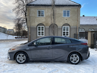 Toyota Prius Plug-In Hybrid 170 Hk Style // Navi // Kamera // DAB+