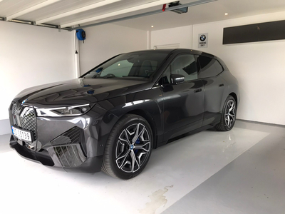 BMW iX xDrive 50 Msport/2xluft/4HS/H&K/SC/Skinn Amido/pano/Laser/mass/FC