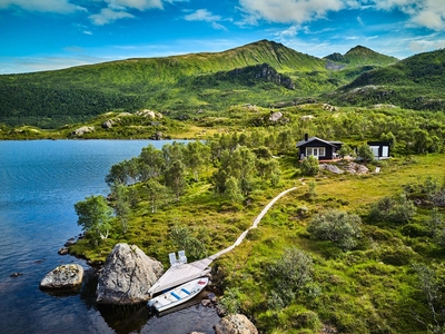 ALSVÅGVANNET- Velholdt og flott hytte -3 soverom - Vakker utsikt og natur -Garasje på Melrabben