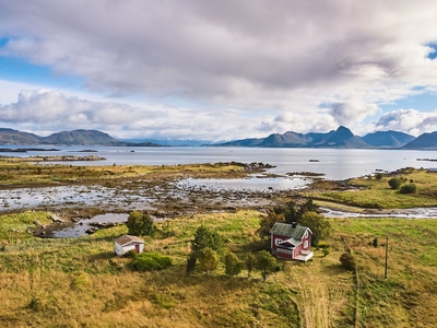 BØ I VESTERÅLEN - Enebolig/fritidsbolig med idyllisk beliggenhet ved sjøen - Nydelig utsikt