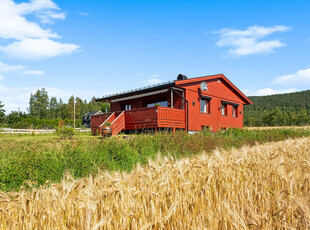 Koselig enebolig med landlig og idyllisk beliggenhet | Stor tomt | Gode solforhold | Herlig uteområde | Trippelgarasje