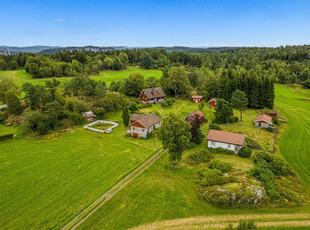 Solrikt småbruk med 6 mål tomt