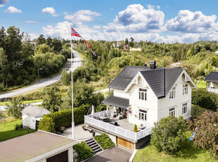 Sveitservilla - Utleiehus m/garasje - Frittstående garasje med hobbyrom - Fin beliggenhet i Sand