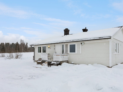 Koselig enebolig med alt på en flate - 3 soverom - garasje - landlig og barnevennlig beliggenhet.