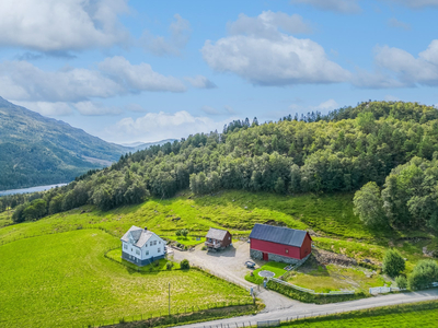 Bjoa - Særdeles sjarmerende eiendom i landlige og naturskjønne omgivelser - Enebolig, løe og anneks - Sjelden mulighet!