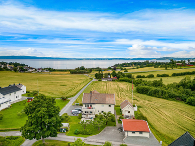 Innholdsrik enebolig | Utleiedel på ca 150 kvm - Barnevennlig - Gode parkeringsmuligheter - gode sol og utsiktsforhold