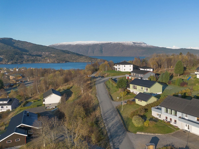 Enebolig på nydelig utsiktstomt på Hemnesberget