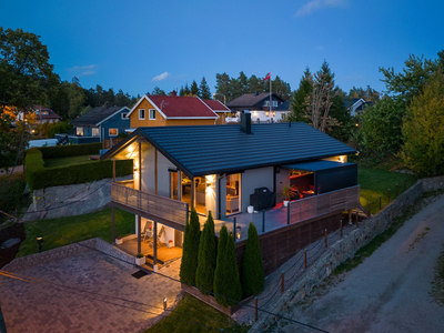 Moderne familiebolig med hybel, solrikt beliggende, fine uteområder, flotte turområder. Onsøy/Fredrikstad